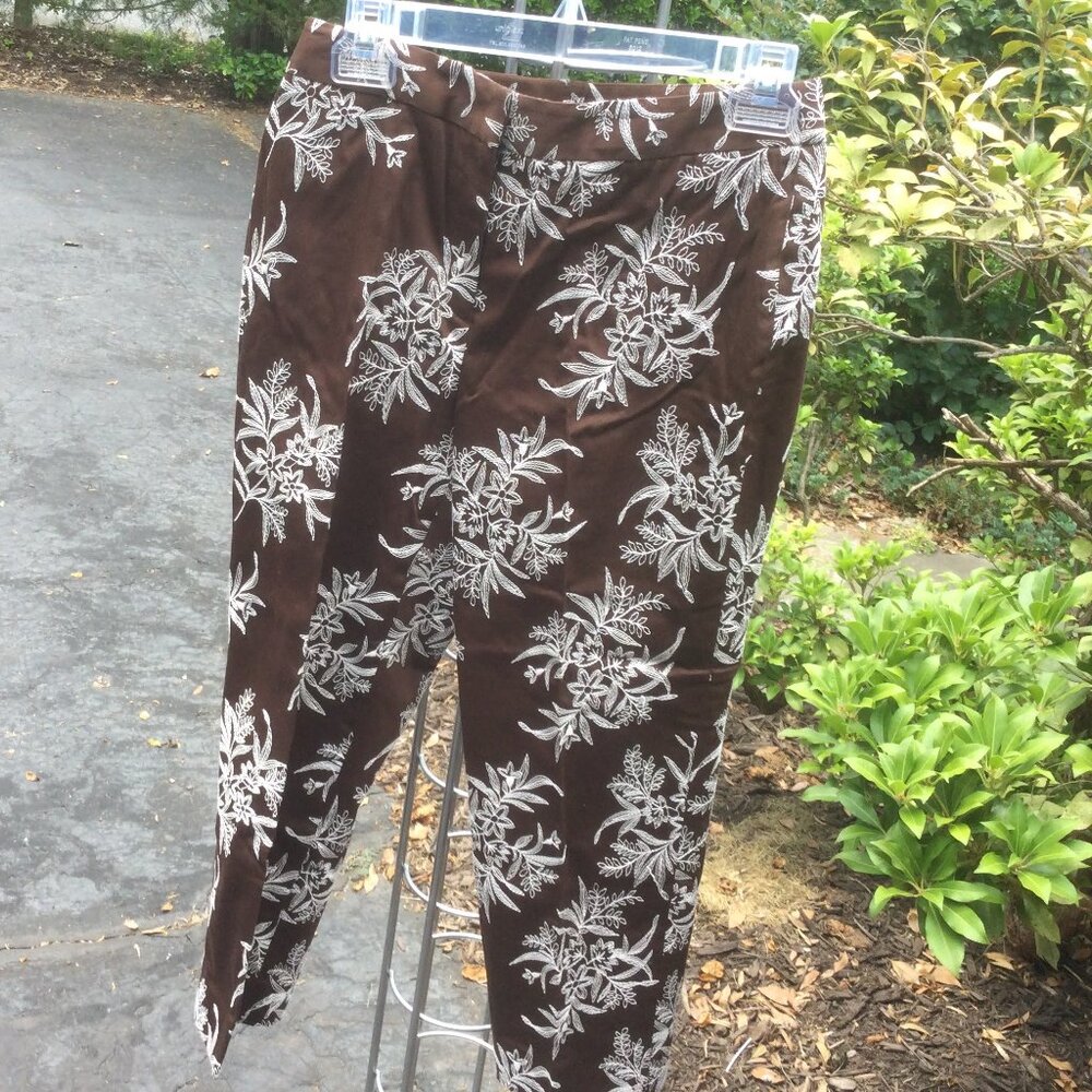 Jones New York Embroider White Floral on Brown Pant